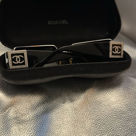 Channel Glasses - Picture 2 of 3
